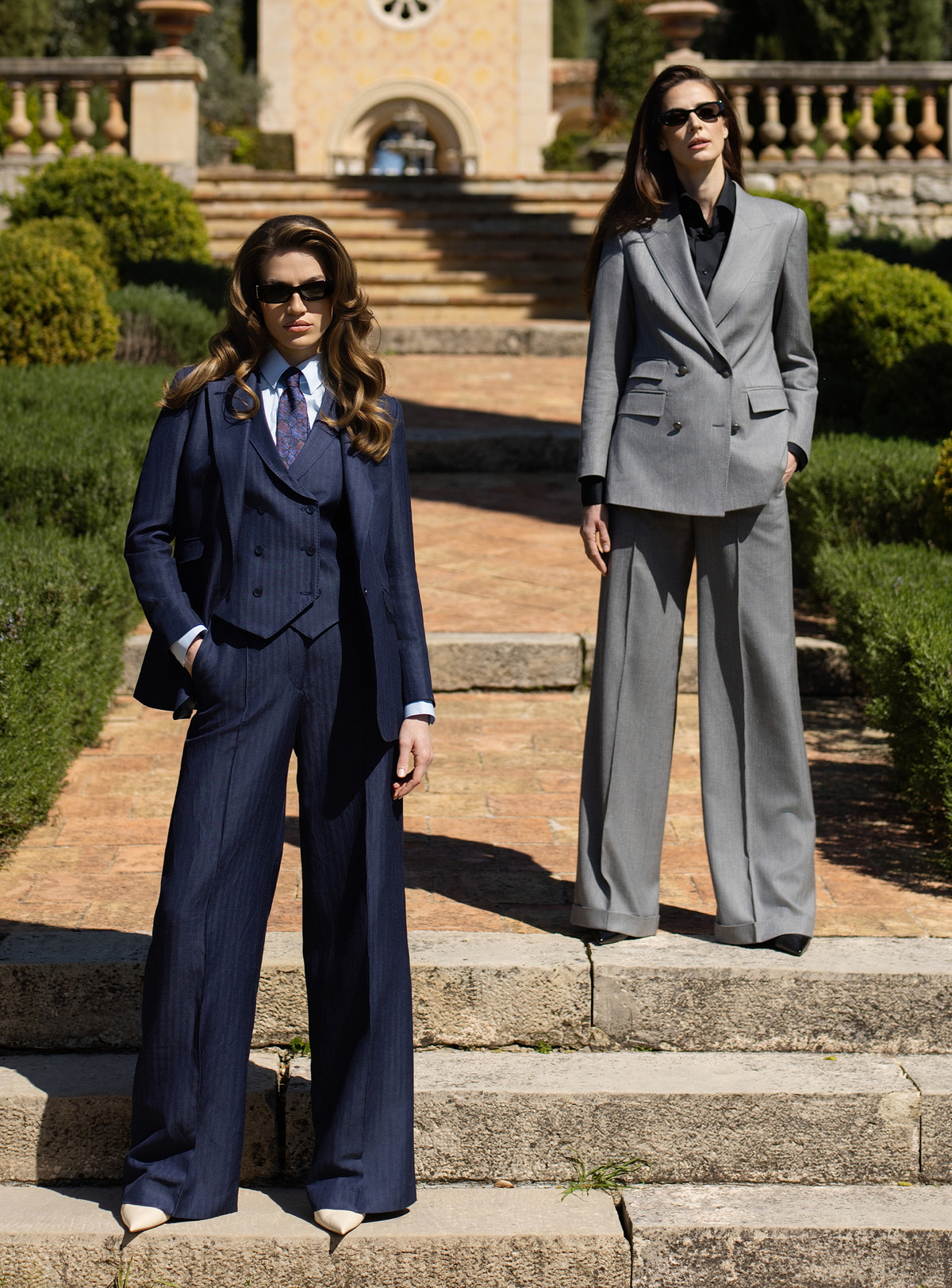 Două costume de damă Consiglieri DONNA, bleumarin și gri, cu pantaloni largi