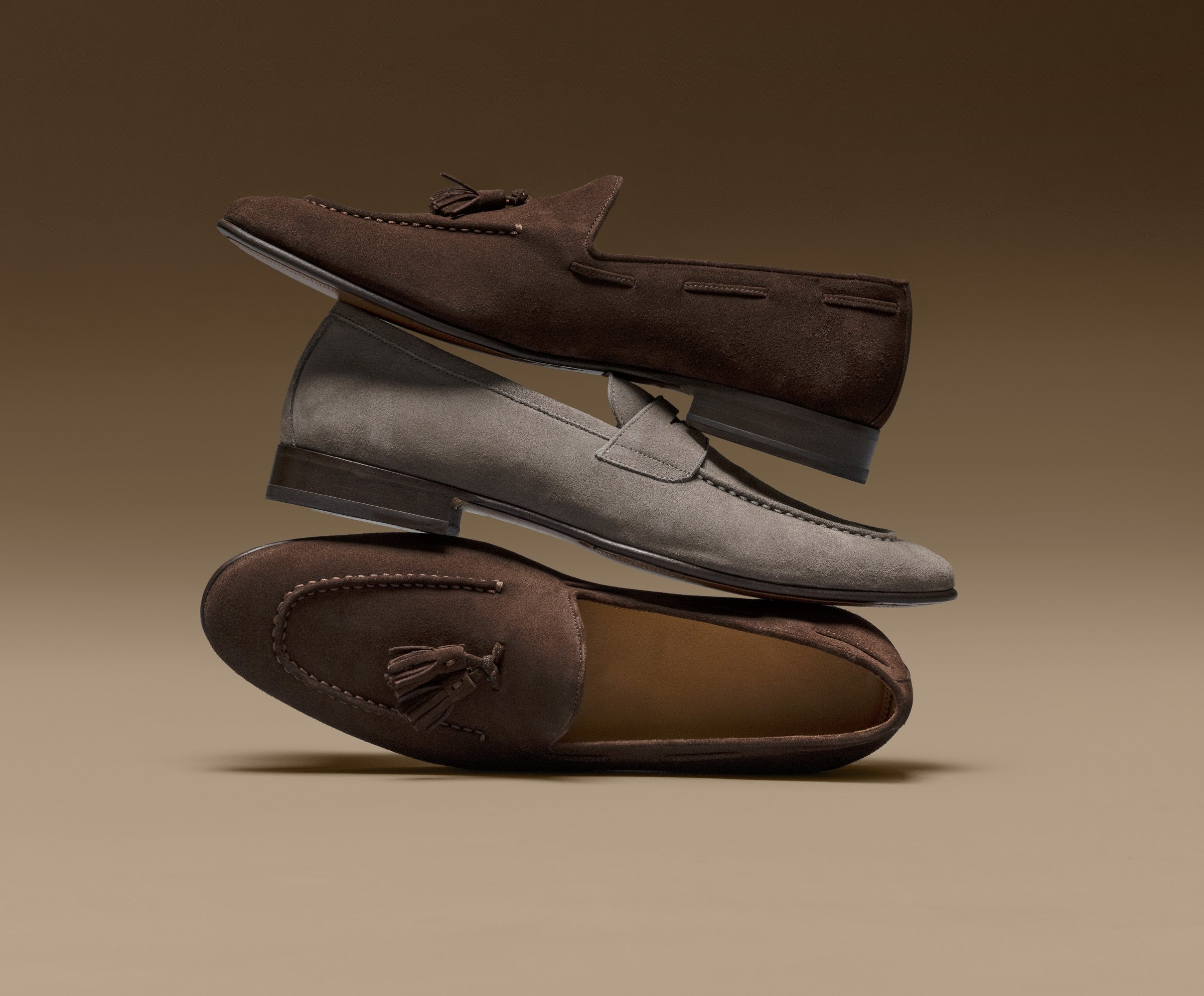 Loafers Made-to-Order din piele întoarsă — tassel și penny, în trei nuanțe ale sezonului.