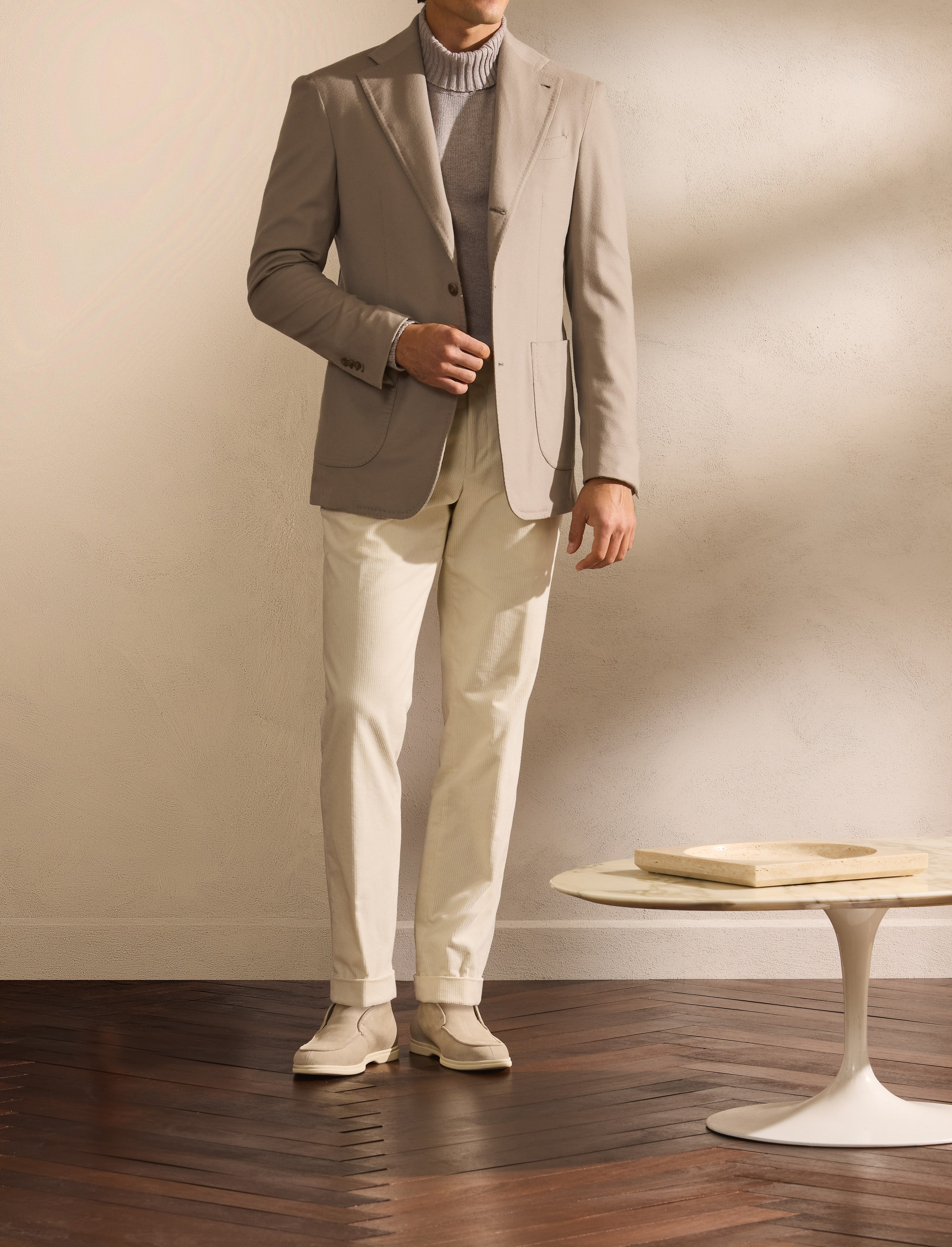 Relaxed Tailoring în cheie Pre-Fall — croială lejeră și o linie sigură.