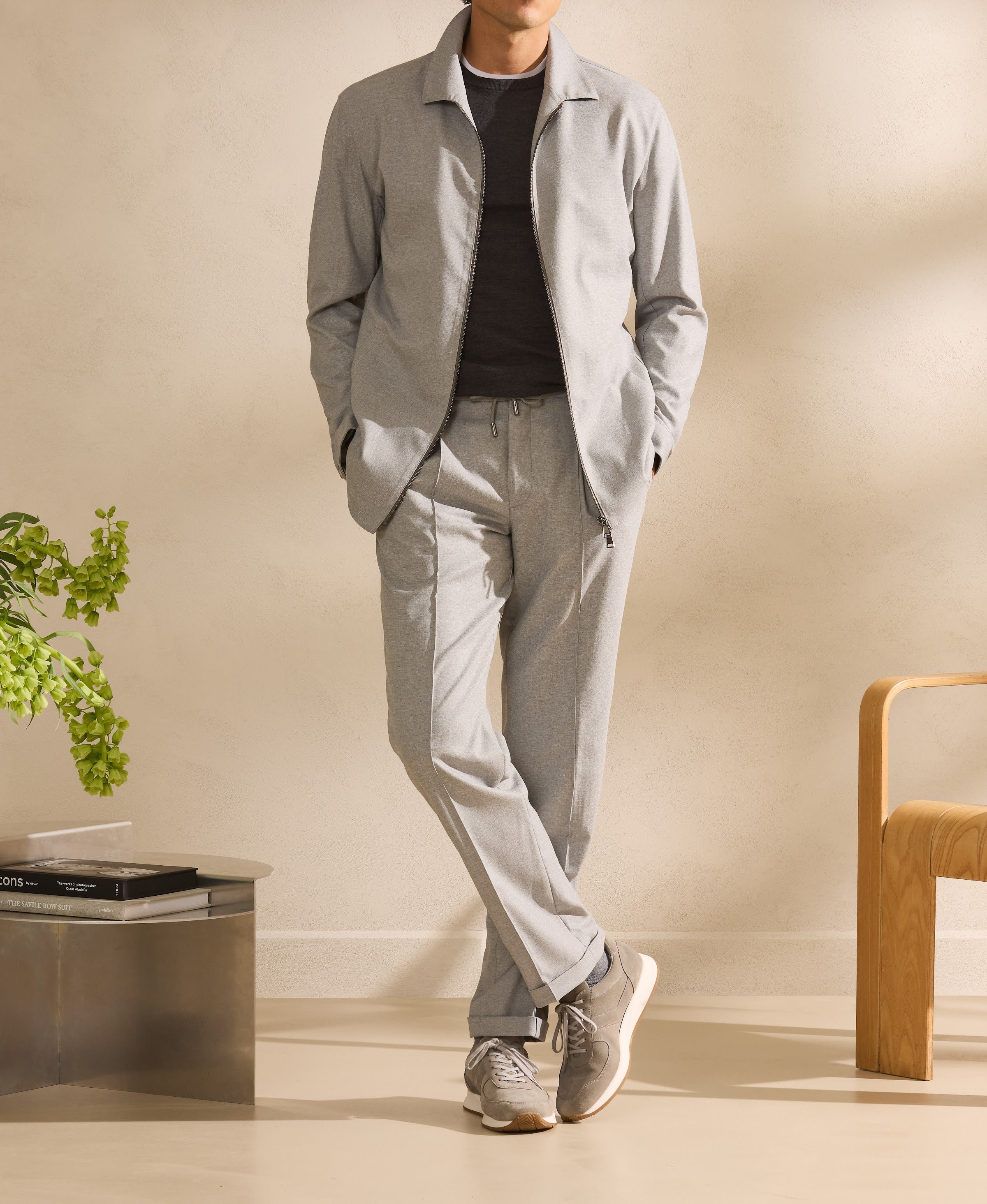 The Track Suit Consiglieri, într-o lectură Luxury Leisurewear a ținutei relaxate.