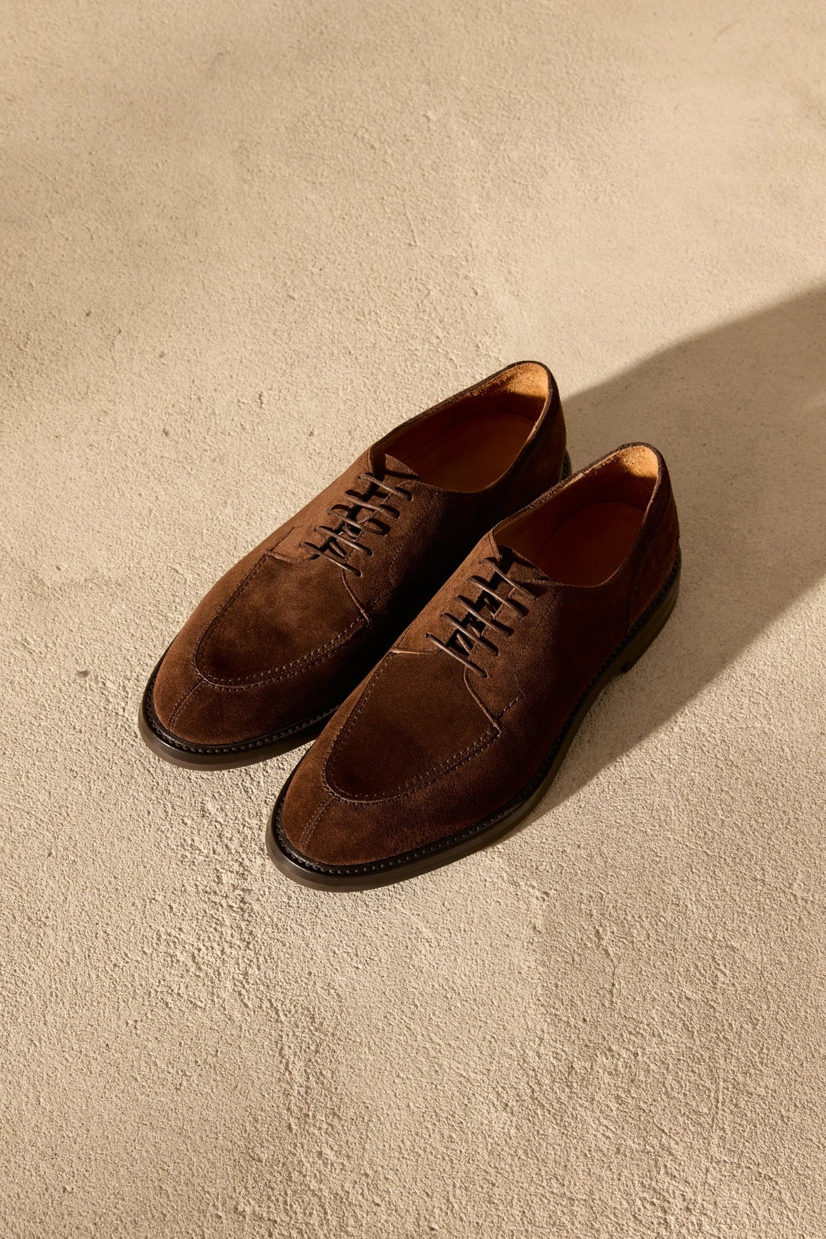 The Tobacco Lace-Up