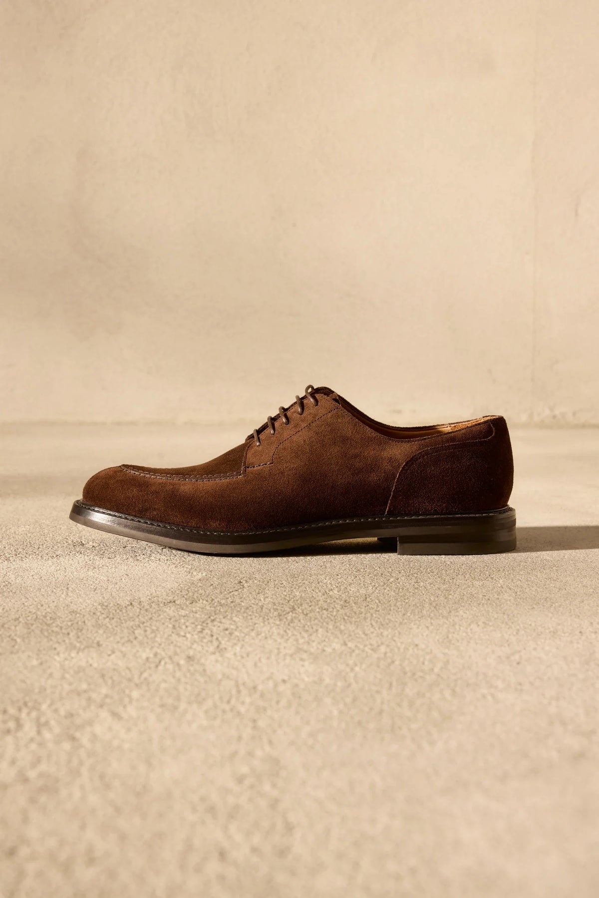 The Tobacco Lace-Up