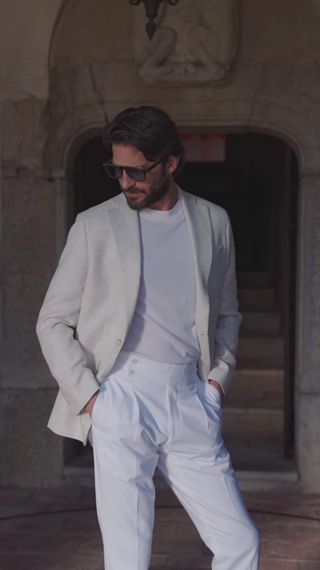Sacou ivoire Ferla Amalfi Consiglieri, cu tricot și pantaloni albi